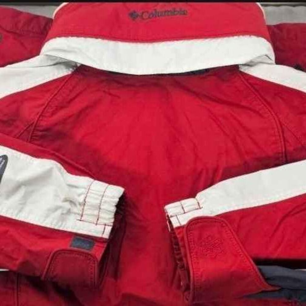 Columbia Sportswear Unisex Coat/Jacket.  Color Red and Black.  Size Mediium.